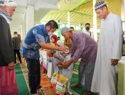 Hadiri Bakti Sosial, HD Serahkan Bantuan ke Kaum Dhuafa dan Anak Yatim