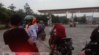 Pertalite Langka, Antrean Panjang Terjadi di Sejumlah SPBU di Martapura