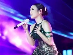 Nyanyi Lagu ‘Indonesia Raya’ Pakai Baju Seksi, Mahalini Tuai Hujatan