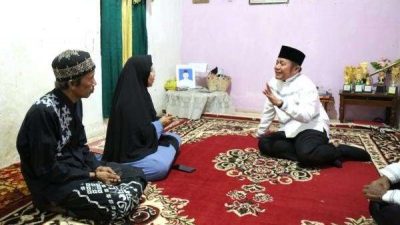 Sambangi Rumah Orangtua Santri AM, Gubernur Sumsel Tawarkan Pendampingan Hukum