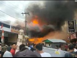 Kebakaran Hebat di Banding Agung, 10 Rumah Dilalap Si Jago Merah