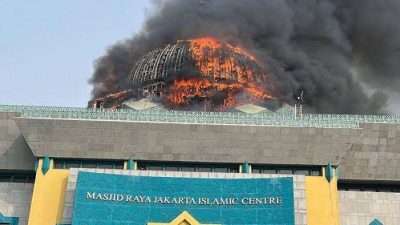 Kubah Masjid Jakarta Islamic Center Terbakar dan Ambruk