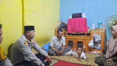 Kapolsek Martapura Kunjungi dan Antar Langsung Bantuan Untuk Penderita Kanker Kulit