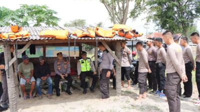 Kapolres OKU Timur Terus Beri Semangat Anggota Dalam Pencarian Bocah Hanyut di Sungai Komering