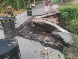 Jalan Provinsi Sumsel di OKU Timur Longsor, Habiskan Separuh Jalan dan Membahayakan