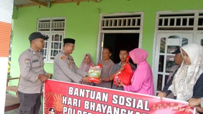 Peringati HUT Bhayangkara ke 77, Polsek Martapura Berikan Bantuan Sosial