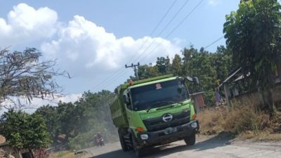 Akibat Truk Pengangkut Batu di Tumijaya Timbulkan Polusi, Warga Sering ‘Makan Debu’