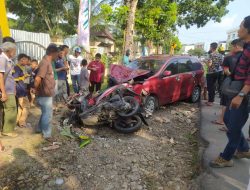 Avanza Tabrak 3 Motor di Baturaja, Seret Hingga 12 Meter