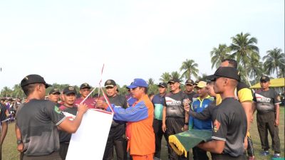 Danpuslatpur Kodiklatad Buka Langsung Turnamen Futsal antar SMP dan SMA di OKU Timur