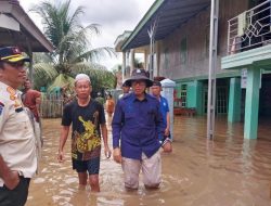 Terjun Langsung, Pj Bupati OKU Bagian Bantuan dan Dengar Curhat Warga